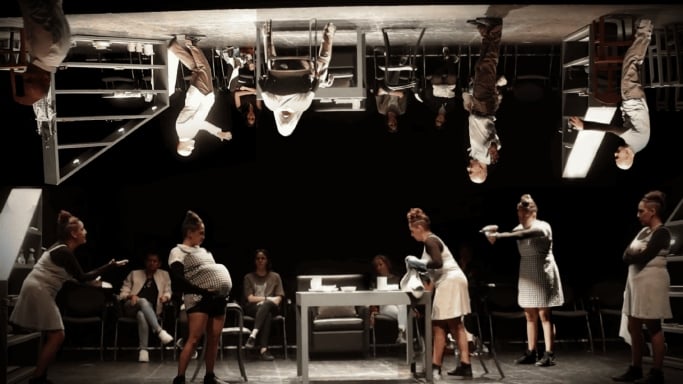 Personas haciendo cosas