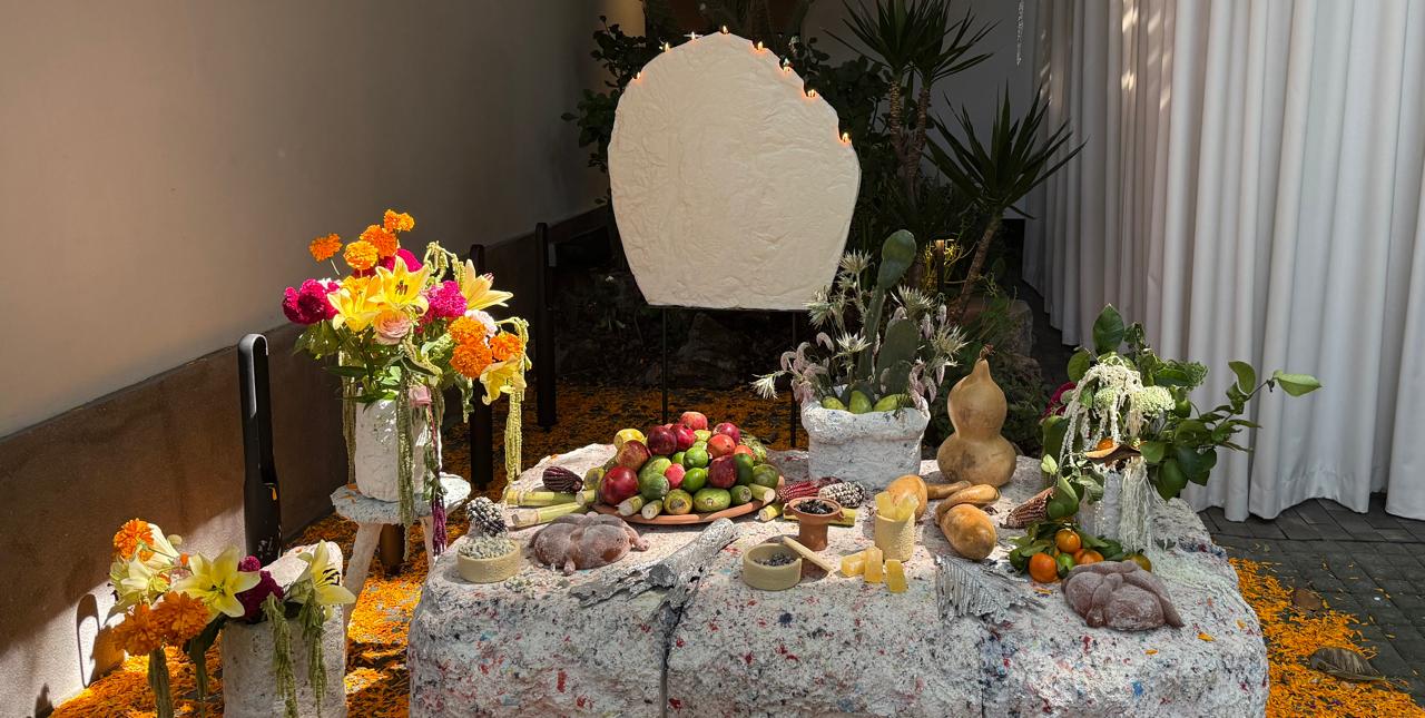 Ofrenda y tamales gratis en Pujol