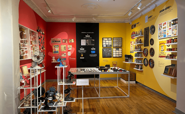 La colección, con todas sus letras, XV años del MODO